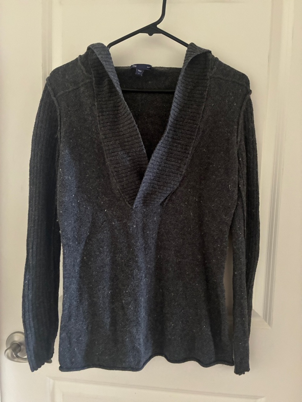 GAP Women's Dark Heathered Gray Hooded V-Neck Sweater